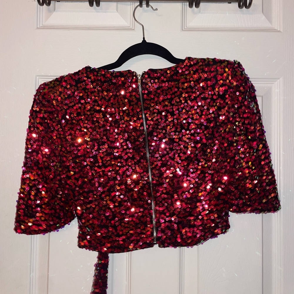 Lulu's Sparkling Coral Pink Sequin Crop Top NWT Medium - Picture 3 of 3